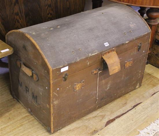 Dome top trunk